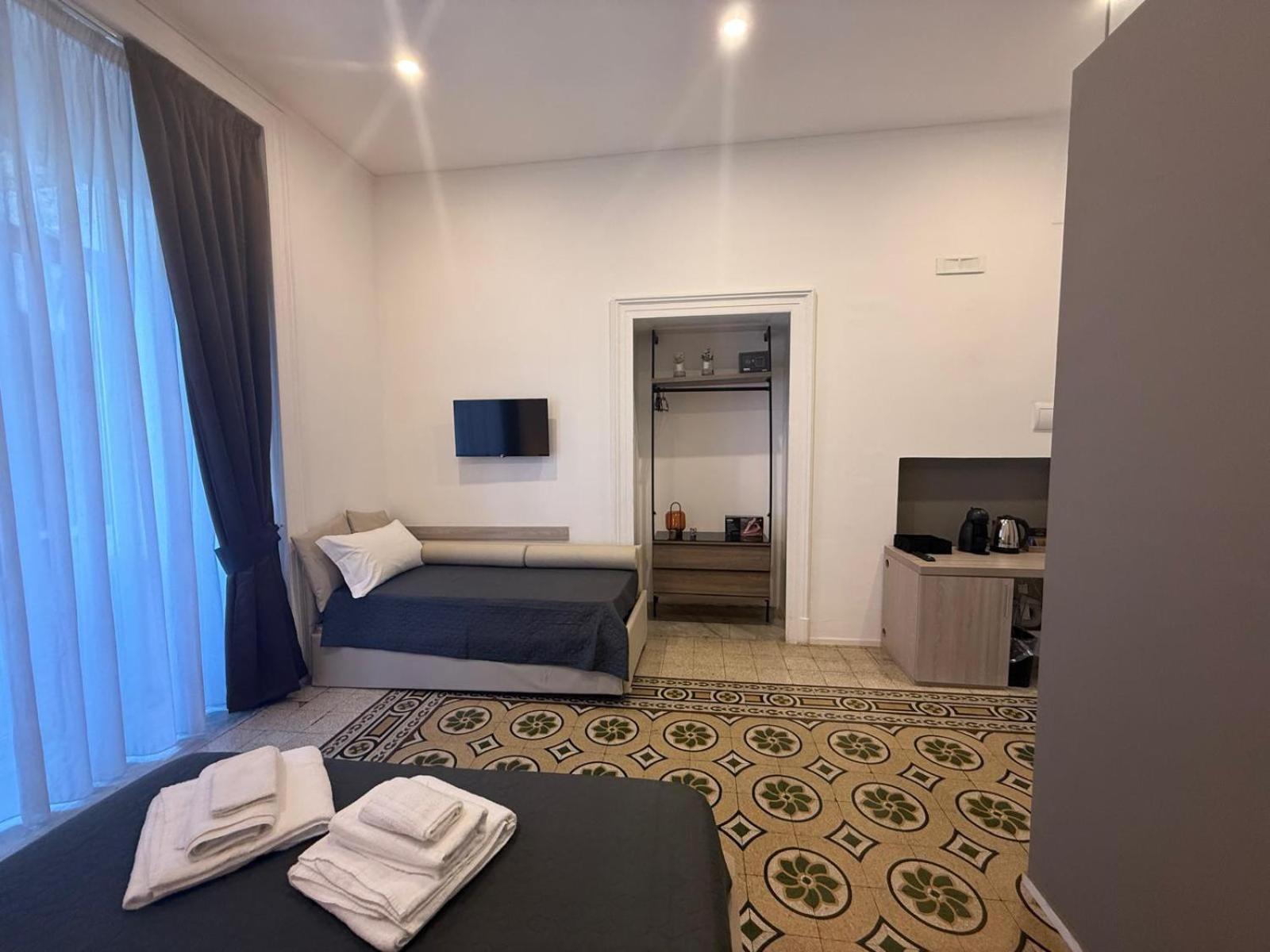 Bed & Breakfast La Piazza Naples